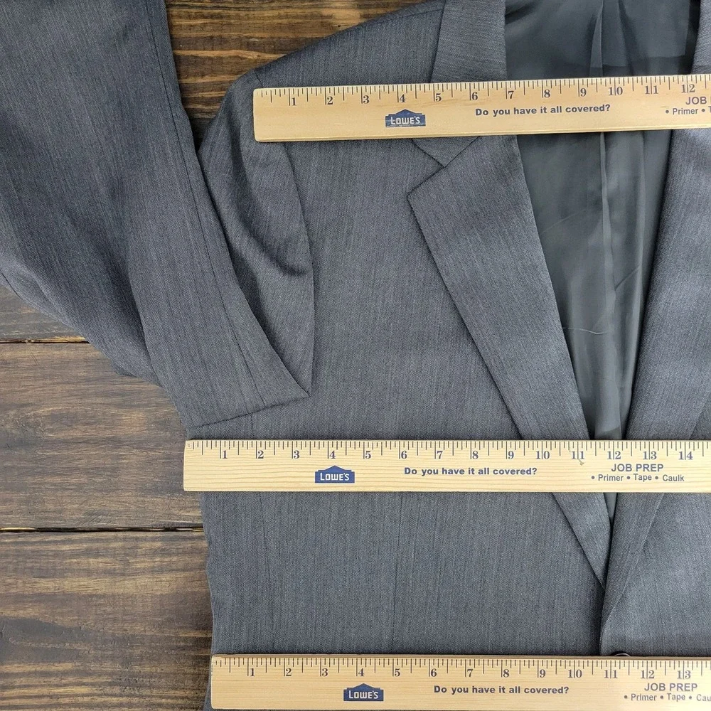 JOS A BANK Signature Mens Sport Coat Blazer Two Button Gray herringbone Wool 46R